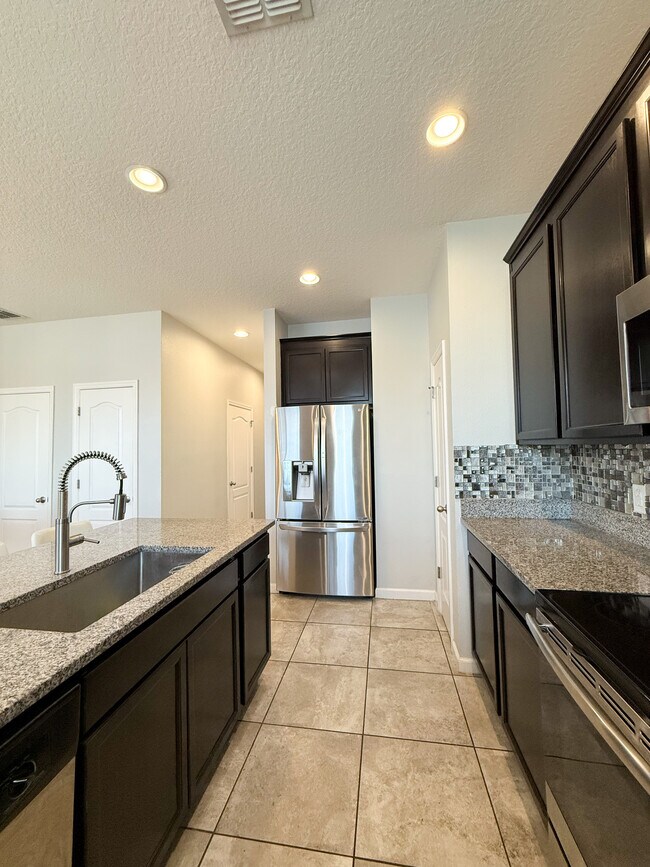 Building Photo - 3258 Stratton Cir