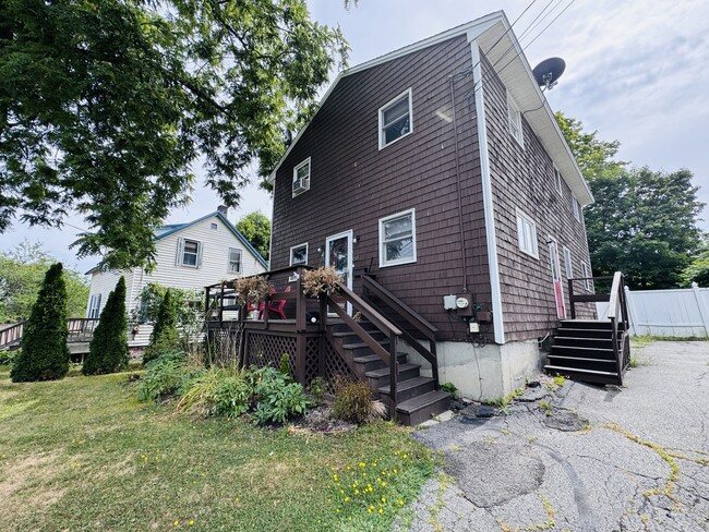 Building Photo - 68 Oak St