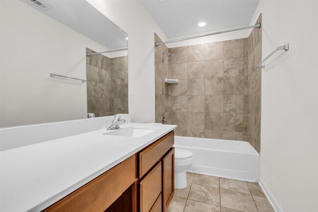 Building Photo - 6715 Hillsdale Creek Dr