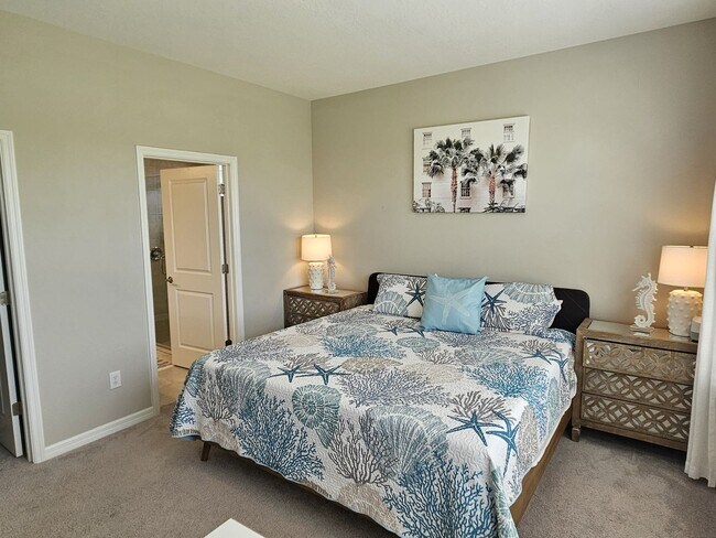 Building Photo - Annual Furnished or Seasonal Short-Term 4 Bedroom 2.5 Bathroom Home in Palmero!