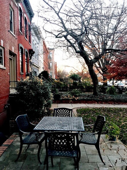 Building Photo - 337 Maryland Ave NE