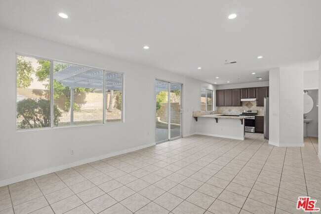 Building Photo - 16850 Merion Ln