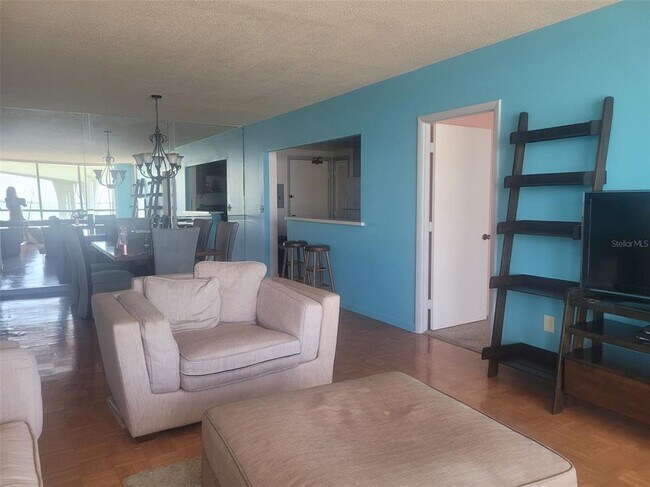 Building Photo - 100 Pierce St