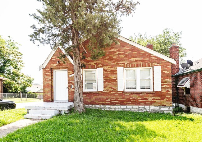 Primary Photo - Amazing 3 Bed 1 Bath Home