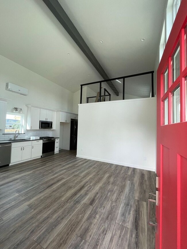 Building Photo - 121 Nelson St