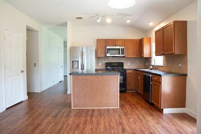 Building Photo - 113 Coreopsis Cove