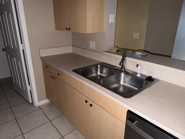 Building Photo - 5016 Lantana Rd