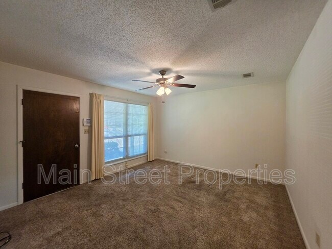 Building Photo - 5505 Fairview Dr