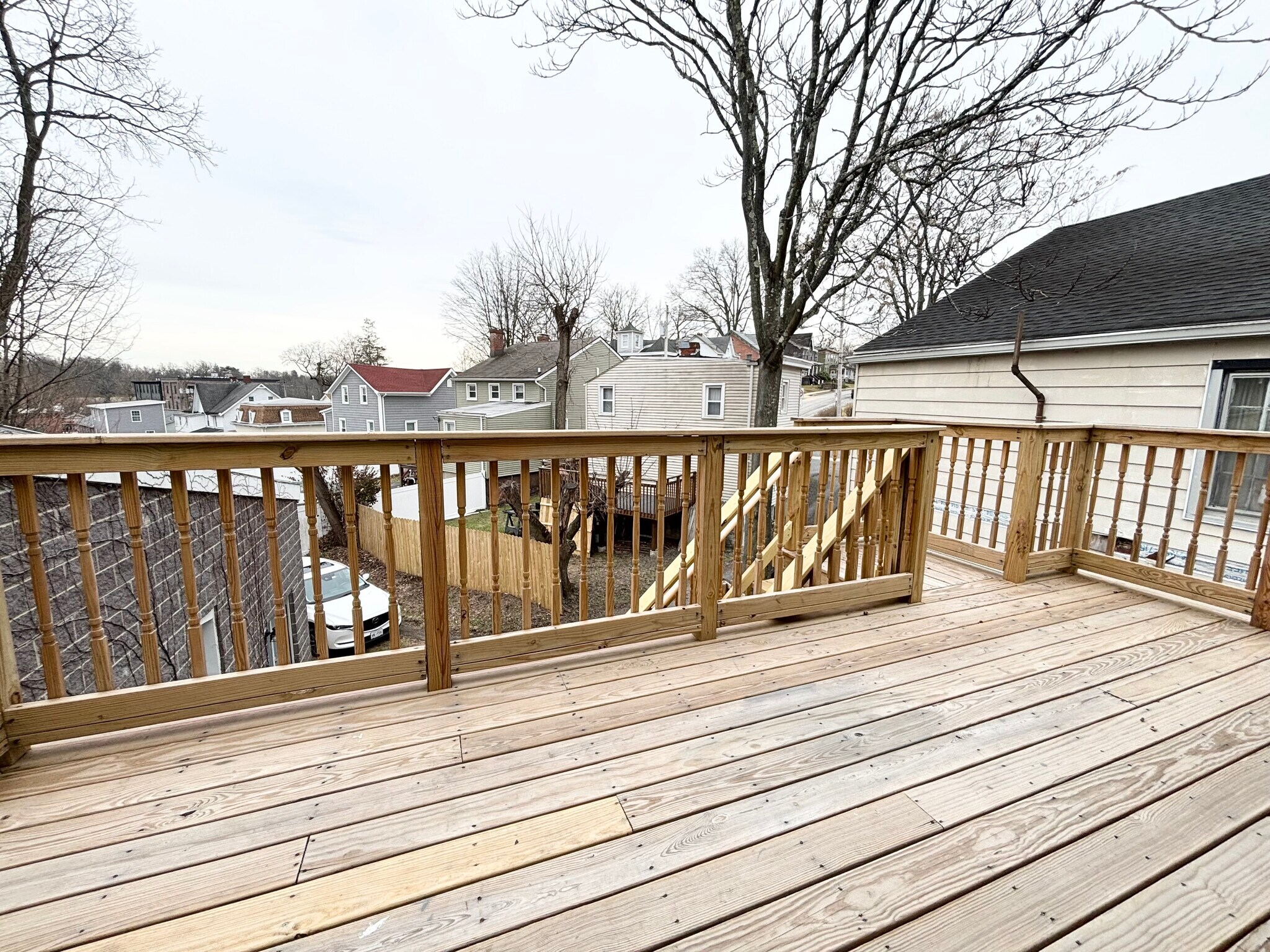 Building Photo - 165 W Main St