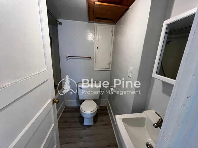 Building Photo - 252 N Shilling Ave