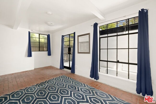 Building Photo - 333 Dalehurst Ave