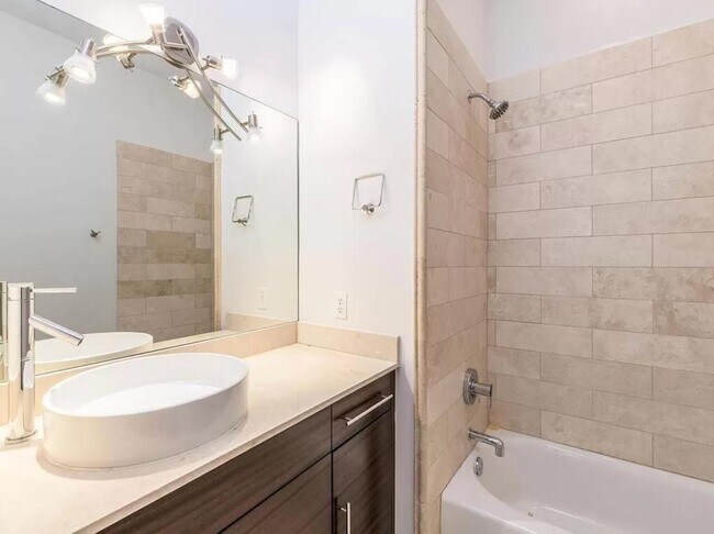 Building Photo - 1907 W 30th St