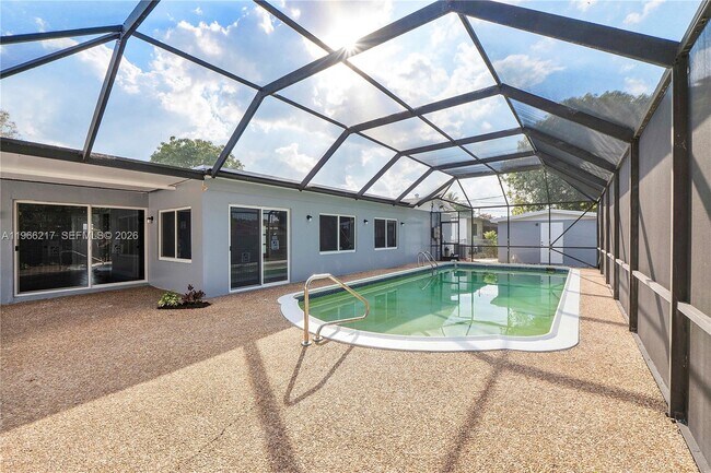 Building Photo - 4725 NW 5th Ct