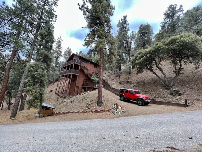 Building Photo - Cozy 3-Bed 2-Bath Cabin-Style Home Nestled...