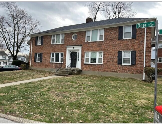 Building Photo - 1737 Deerwood Ave