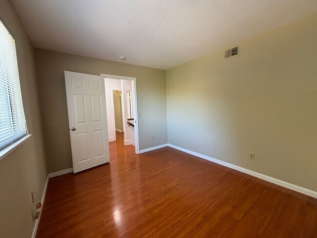Building Photo - 8837 La Margarita Way