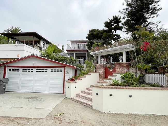 Building Photo - Beautiful Encinitas Home with Ocean Views!