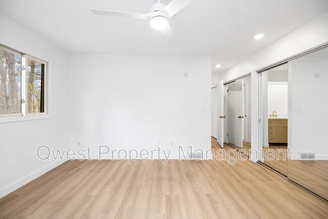 Building Photo - 3477 Blackwood Dr