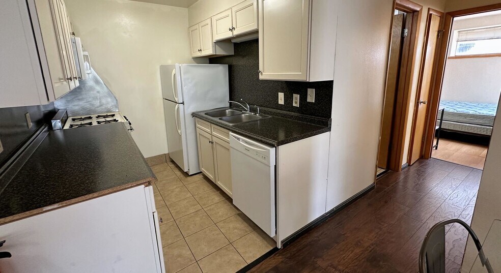 Building Photo - 211 Linden Ave