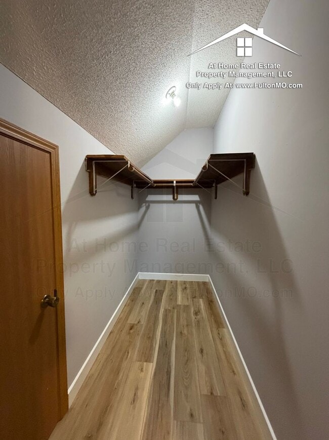 Building Photo - 2711 Mayflower Dr