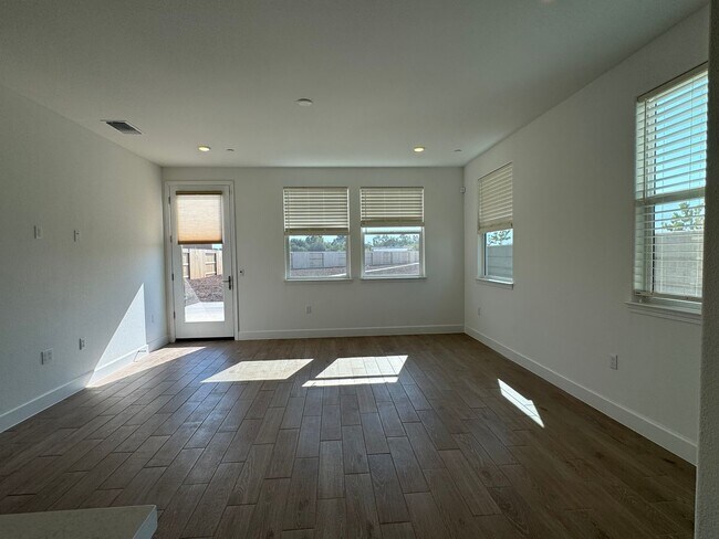 Building Photo - Avail by June 25th. Solar home in 55+ gated community at Heritage Placer Vineyards