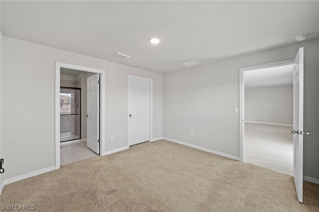 Building Photo - 2911 NW 9th Ave