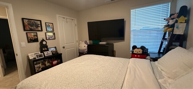 Building Photo - 477 Himalaya St. NE