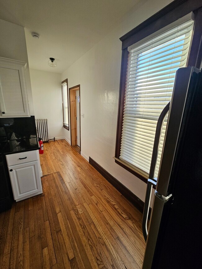 Building Photo - 3154 Van Alstyne St