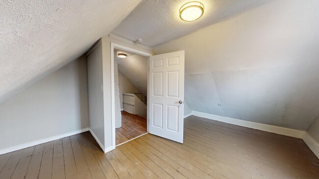 Building Photo - Lease to own! 5 bedroom/1 bath, Old Brooklyn.