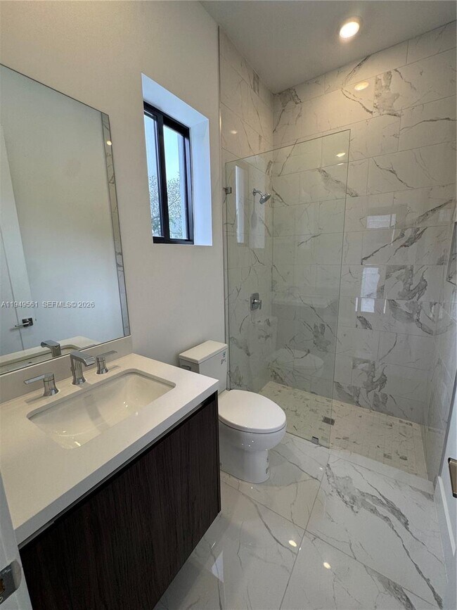 Building Photo - 19749 NE 16th Pl