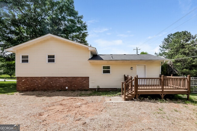 Building Photo - 15 Pine Valley Dr