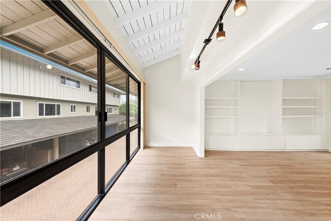 Building Photo - 7 Blue Lagoon