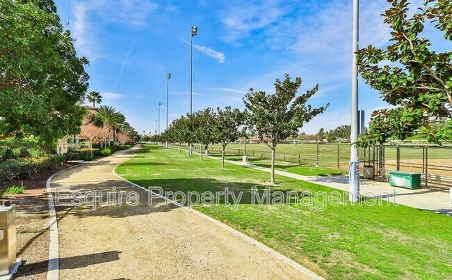 Building Photo - 232 Lightwood St