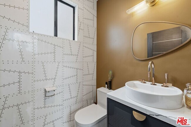 Building Photo - 12911 Bluff Creek Dr