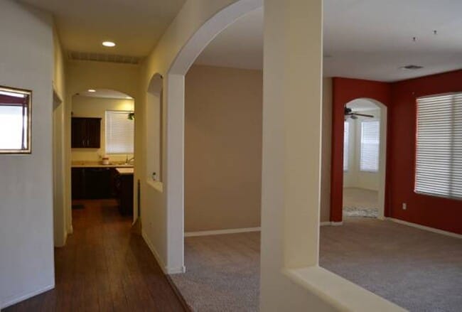 Building Photo - 4924 W Magdalena Ln