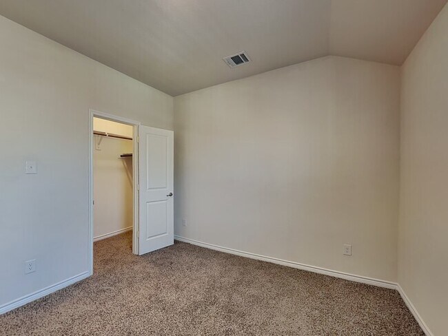 Building Photo - 2020 Saddle Wy