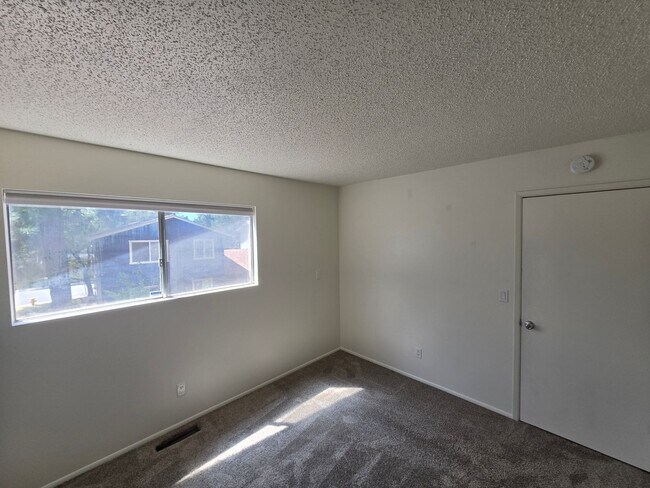 Building Photo - 3885 N Fanning Dr
