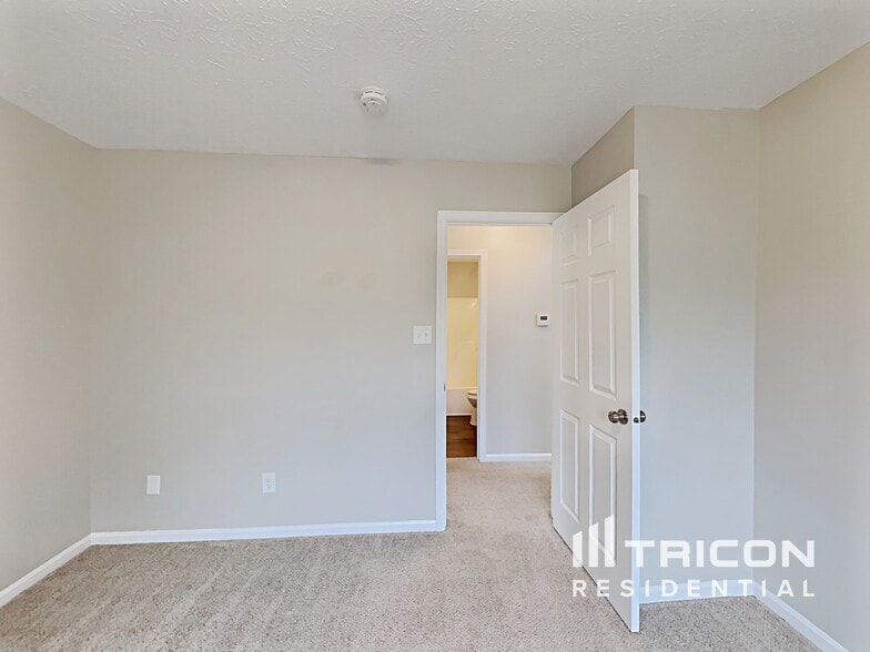 Building Photo - 11905 Breta Ct