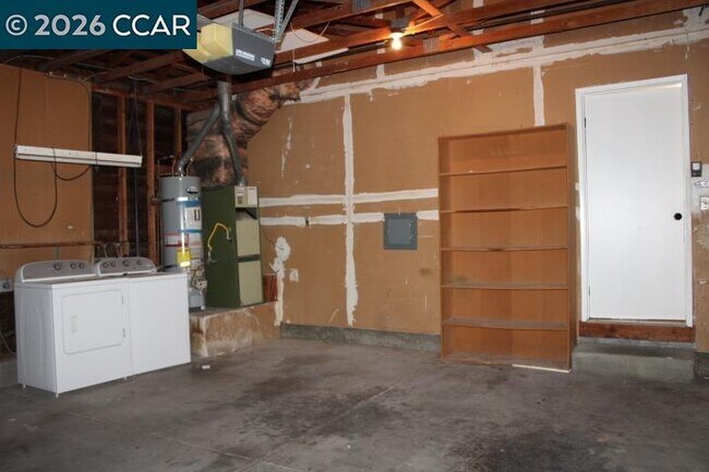 Building Photo - 2152 Blue Jay Cir