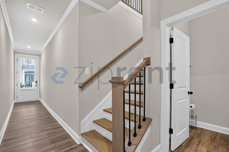 Building Photo - Unit