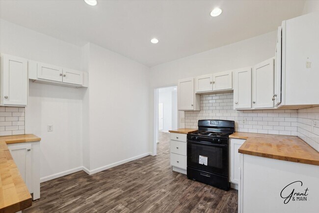 Building Photo - $1,995 - North End 4 Bedroom/ 1.5 bathroom...