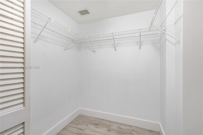 Building Photo - 19501 W Country Club Dr