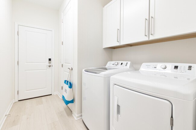 Building Photo - 8651 Sand dollar Dr