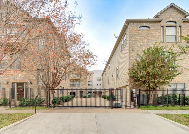 Building Photo - 1622 Hadley St