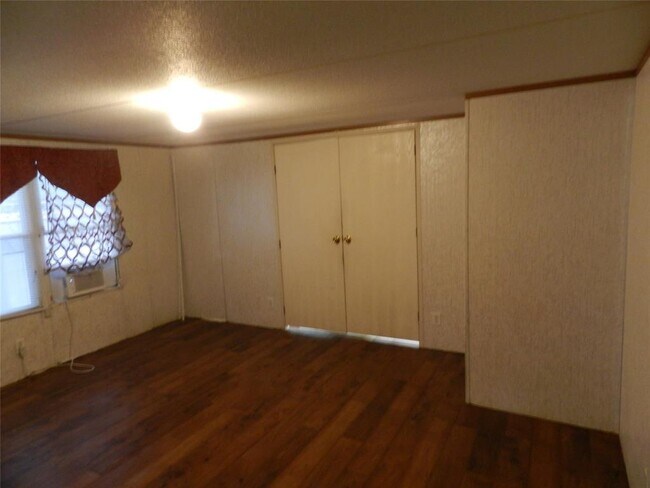 Building Photo - 550 Ruby Rd