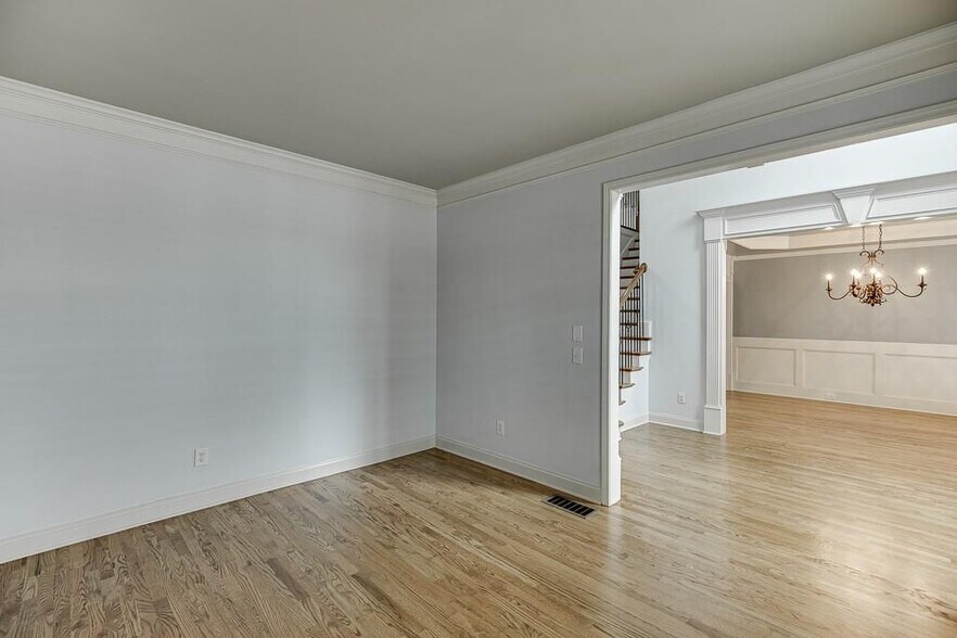 Building Photo - 4537 Grandview Pkwy