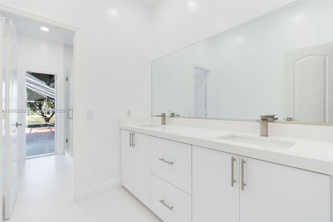 Building Photo - 8281 SW 84th Terrace