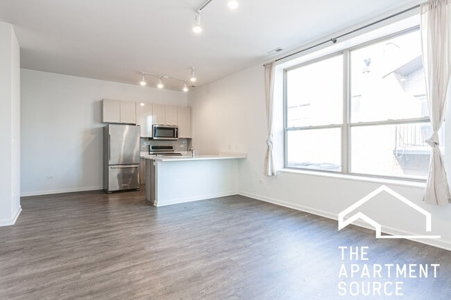 Building Photo - MASSIVE Loft-style condo-quality 2 Bed/2 ba IN UNIT LAUNDRY in Wrigley!