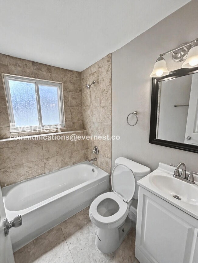 Building Photo - 1709 Hampton S