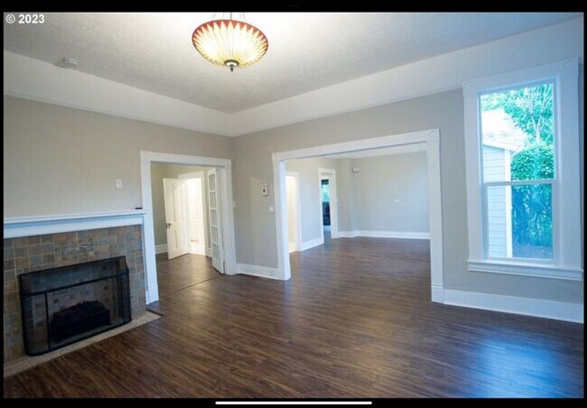 Building Photo - 1134 SE 45th Ave